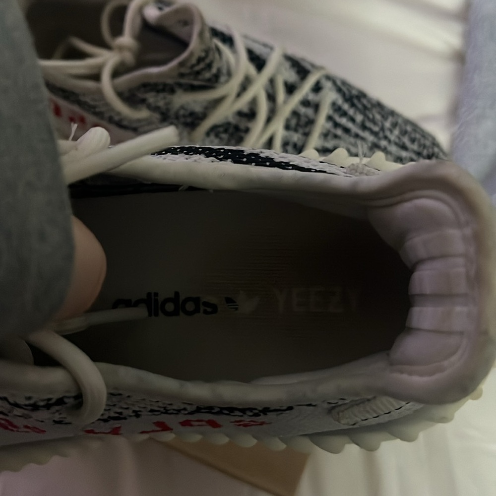 Yeezy Boost 350 V2 ‘Zebra’ 2022/2023 - Picture 3 of 4